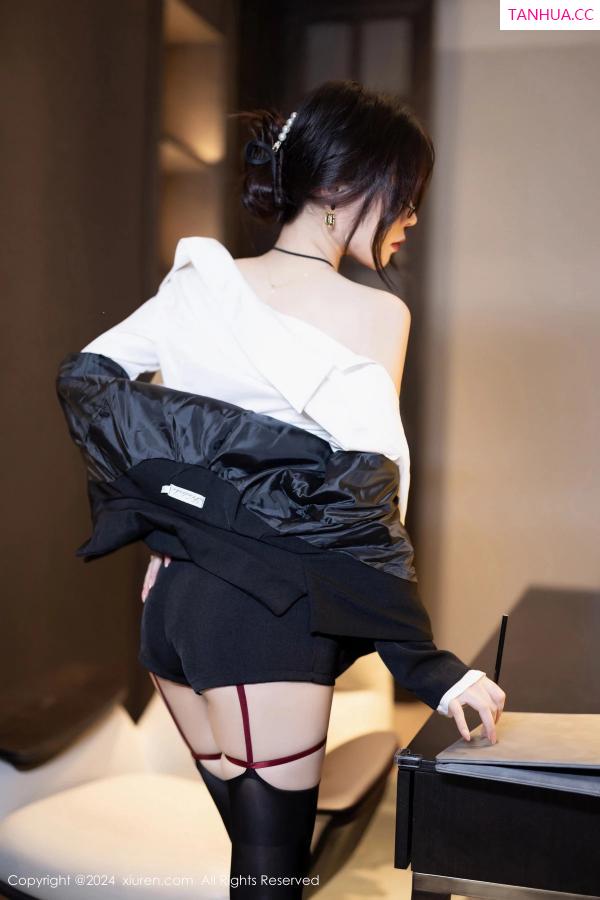 陈芝 芝芝Booty [XiuRen]高清写真图 2024.04.23 No.8440 徐莉芝Booty 黑丝美腿第24张图片